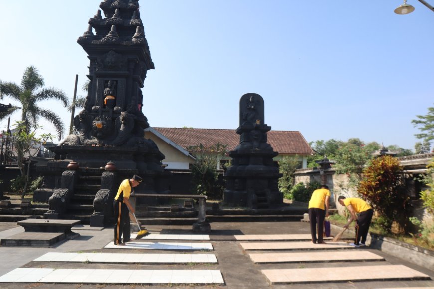 Aksi Bersih Tempat Ibadah Warnai Rangkaian Hari Bhayangkara ke-80